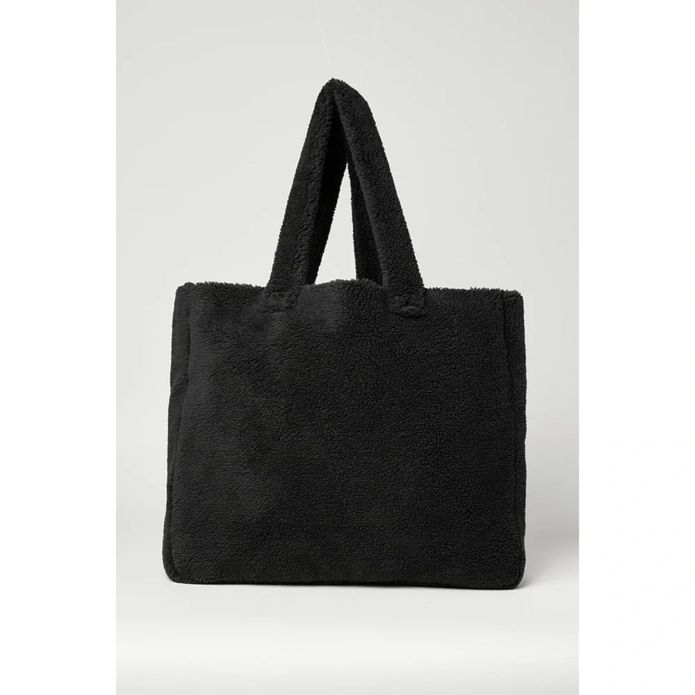 Alo Yoga Foxy Sherpa Tote Black One Size